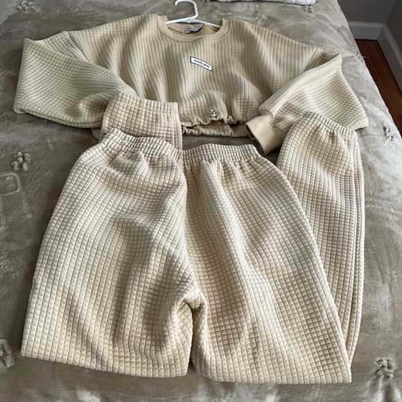 Darling Two Piece SweatSuit! - Picture 7 of 12